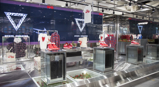 두타몰이 1층에 큐레이팅 스토어 DT275를 오픈한다. 사진은 DT275 매장 전경.  두타몰 제공